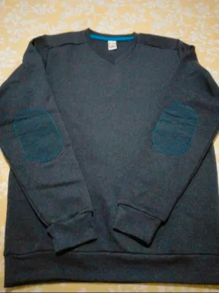 Jersey azul de hombre con parches