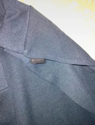 Jersey azul de hombre con parches