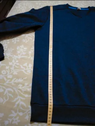 Jersey azul de hombre con parches