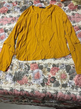 Camiseta amarilla manga larga