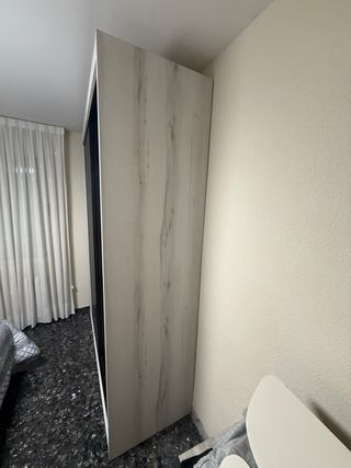 Armario puertas correderas blanco y negro