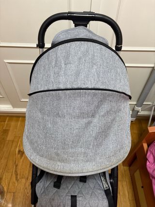 Carrito de bebé gris