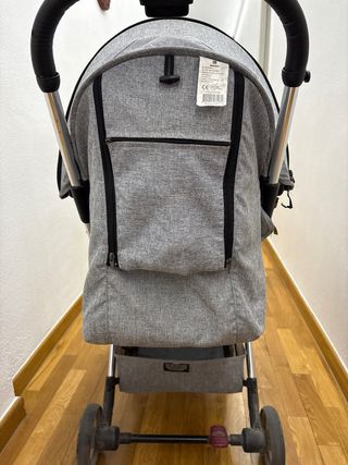 Carrito de bebé gris