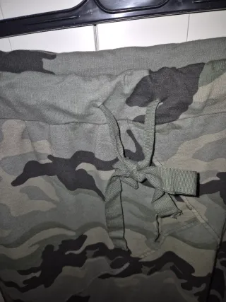 Americana y pantalón baggy camuflaje