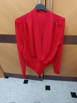 Body rojo manga larga