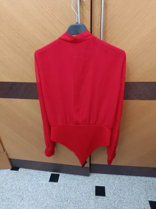 Body rojo manga larga