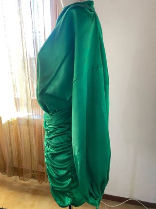 Abito corto verde con rouches