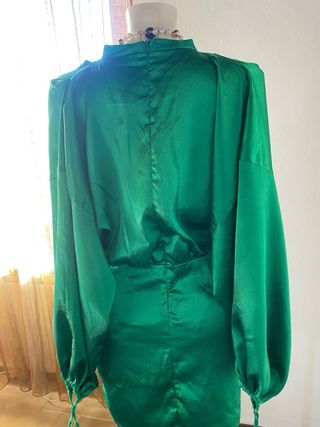 Abito corto verde con rouches