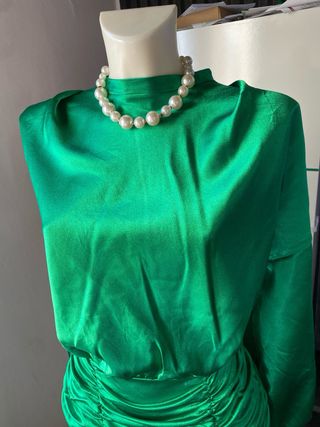 Abito corto verde con rouches