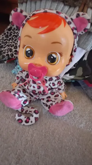 Muñeco Bebé Llorón con Pijama Animal Print