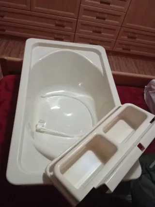 Bañera bebé sin usar + jabonera