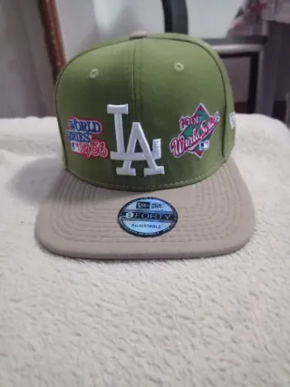 Gorra New Era LA Verde y Beige