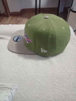 Gorra New Era LA Verde y Beige