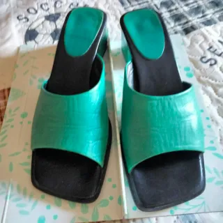 MULES VINTAGE EN PIEL ROJA Y TURQUESA 8€/U