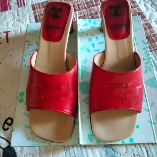 MULES VINTAGE EN PIEL ROJA Y TURQUESA 8€/U