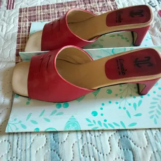 MULES VINTAGE EN PIEL ROJA Y TURQUESA 8€/U