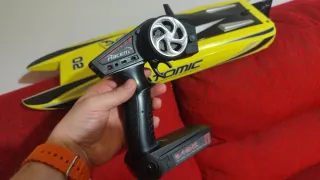 Lancha RC Atomic Professional Racing Boat
