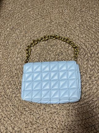 Bolso de hombro azul de Zara