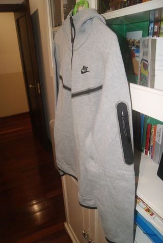 Sudadera Nike Tech Gris. TALLA S.