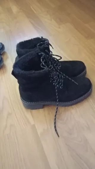 Botas de invierno negras con cordones