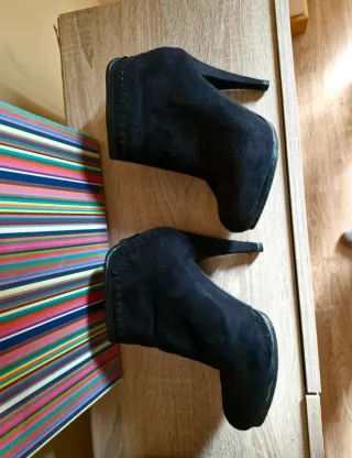 Botines de tacón negros