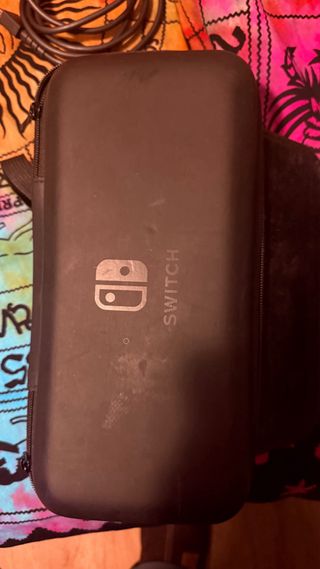 Nintendo Switch OLED + borsa + controller di ricarica