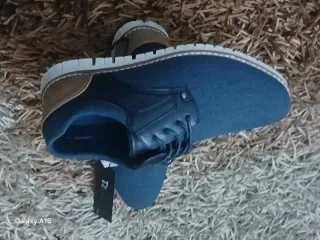 Zapatillas casuales azul y marrón