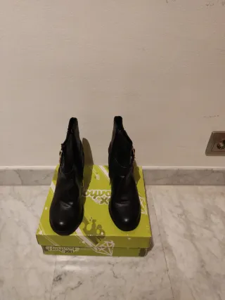 Botas negras caña baja