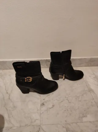 Botas negras caña baja