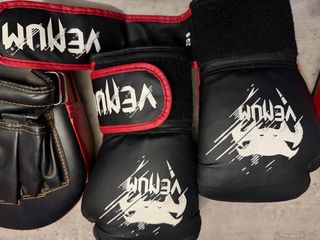 Guantes y manoplas boxeo Venum