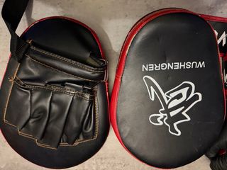 Guantes y manoplas boxeo Venum