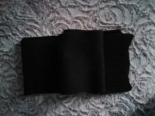 Bufanda negra de punto