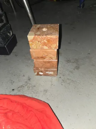 12 Peanas  de mármol negro veteado