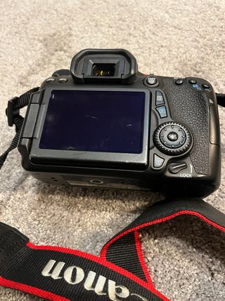 Canon EOS 70D 19.617 disparos + Tamron 18-200