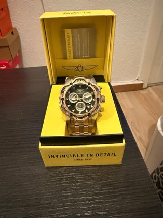 Reloj Invicta Negro y Dorado