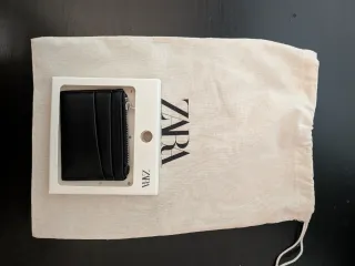 Tarjetero Zara Negro con Cremallera