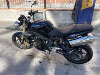 Triumph Street Triple 675 Negra