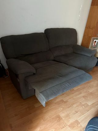 Sofá 2 plazas gris reclinable