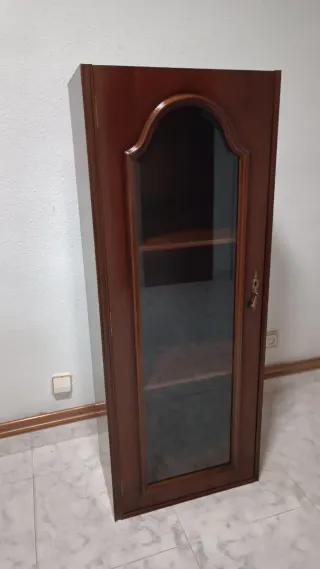 Mobile soggiorno in legno con vetrine e cassettiere