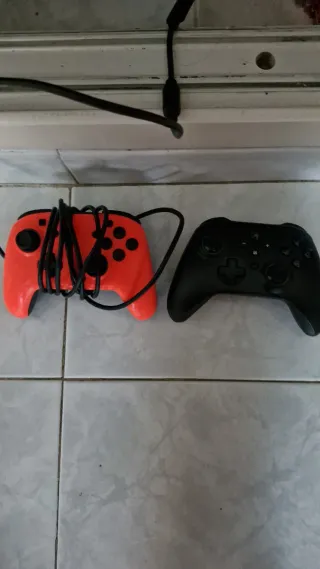 Mandos Nintendo Switch Naranja y Negro