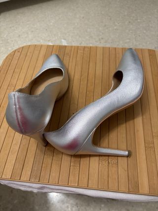 Zapatos de tacón plateados KIOMI