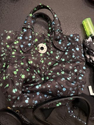 Bolso, guantes y paraguas Bimba y Lola