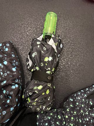 Bolso, guantes y paraguas Bimba y Lola