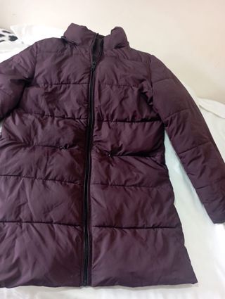 Chaqueta acolchada morada mujer