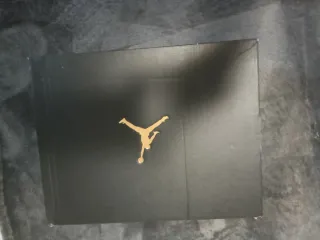 Jordan 1 Mid Nere Bianche Oro