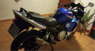 Moto Suzuki GSX650F del año 2008 azul y Blanca