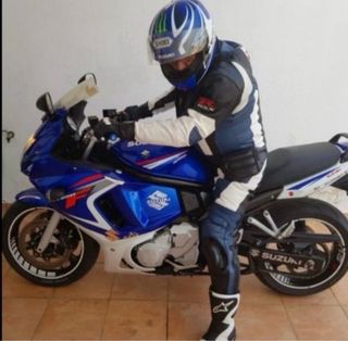 Moto Suzuki GSX650F del año 2008 azul y Blanca