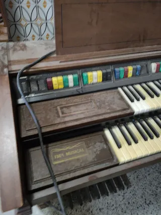 Órgano eléctrico Lowrey