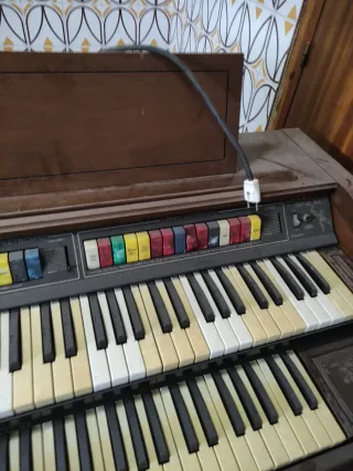 Órgano eléctrico Lowrey