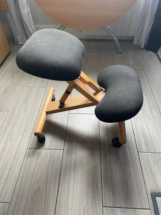 Silla ergonómica de madera y tela